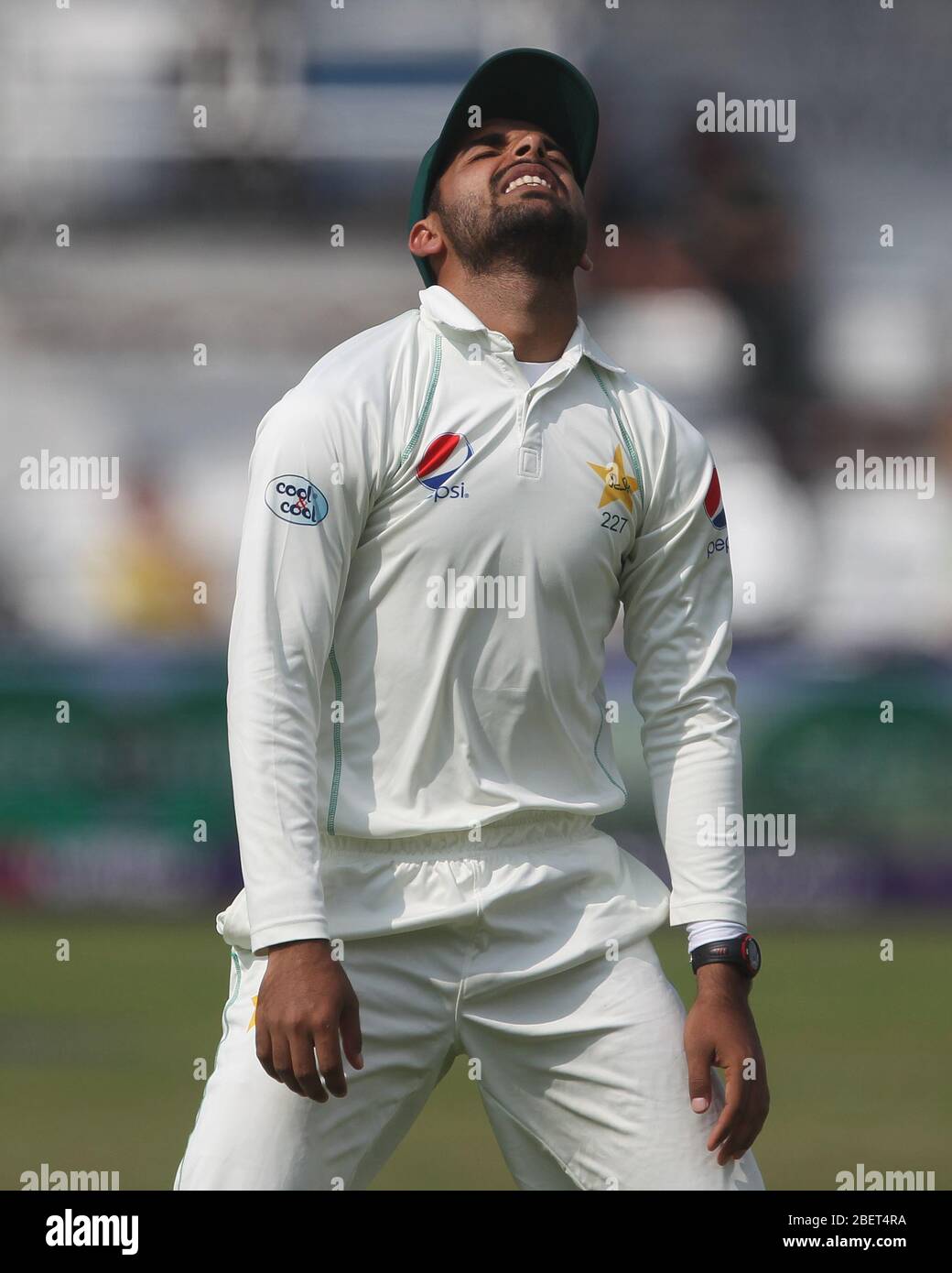 LEEDS, UK - JUNE 1ST Shadab Khan of Pakistan during the first day of the Second Nat West Test match between England and Pakistan at Headingley Cricket Ground, Leeds on Friday 1st June 2018. (Credit: Mark Fletcher | MI News) Stock Photo