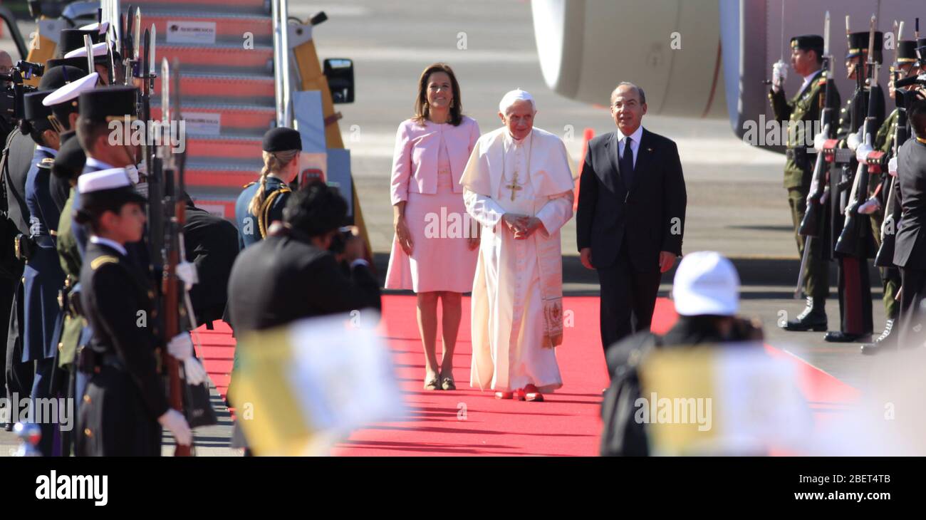Pope Benedict visited some places in Guanajuato in his first stay on land mexicanas.Joseph Ratzinger. El Papa Benedicto XVI visito algunos lugares de Stock Photo