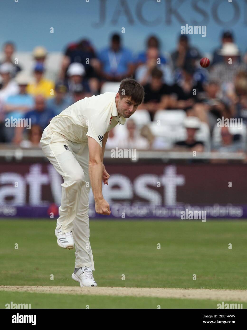 LEEDS, UK - JUNE 1ST Chris Woakes of England bowling during the first day of the Second Nat West Test match between England and Pakistan at Headingley Cricket Ground, Leeds on Friday 1st June 2018. (Credit: Mark Fletcher | MI News) Stock Photo