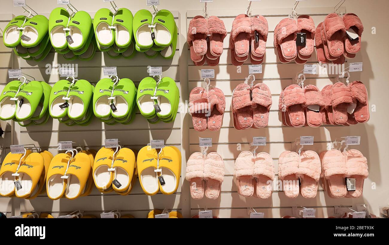 Bedroom slippers deals miniso