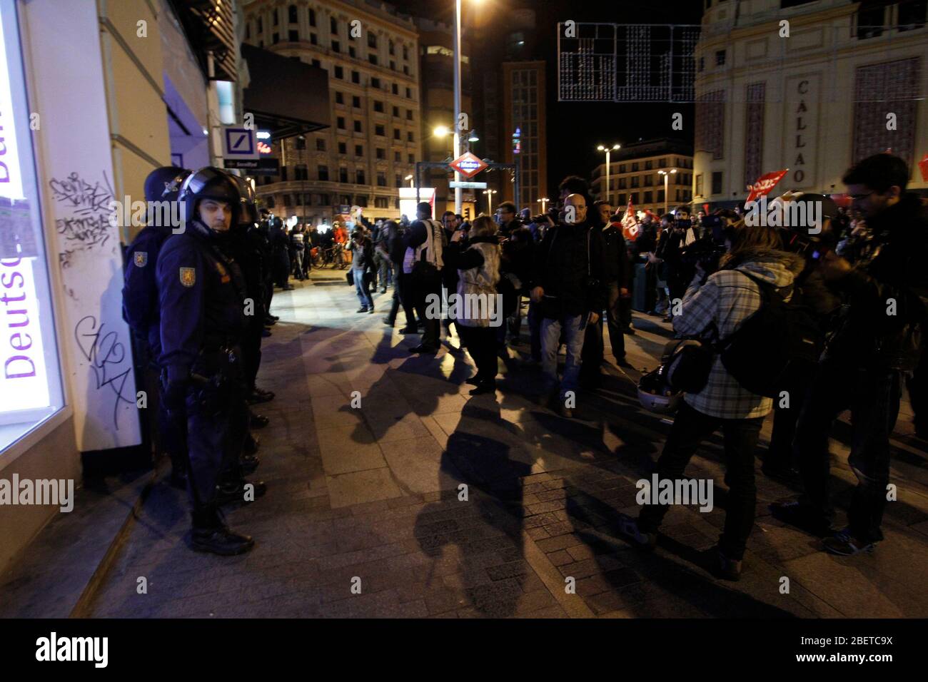 European General Strike.Protesters and trade unionists through the streets of Madrid in the early hours of the strike in Spain in presence of the Nati Stock Photo