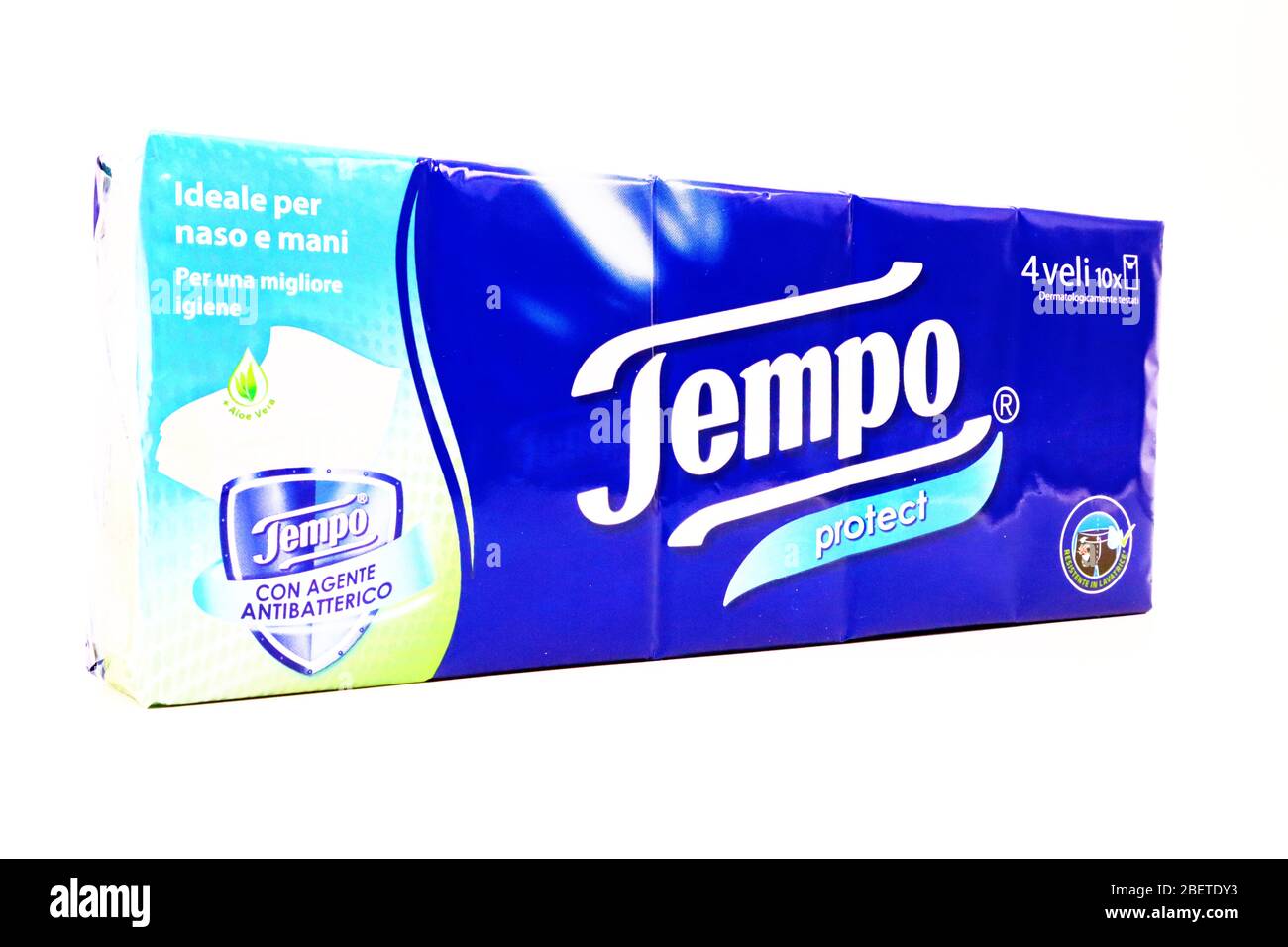 TEMPO Handkerchiefs, Pocket Tempo is a brand of ESSITY Stock - Alamy