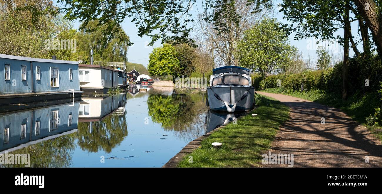 Boats on shady canal hi-res stock photography and images - Alamy