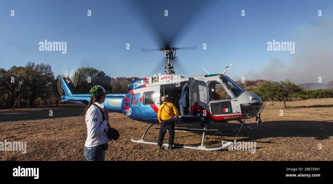 Helicopter used by the Conafor, National Forestry Commission to fight forest fires in the Sierra de Sonora, Mexico. June 2014... (photo: LuisGutierrez Stock Photo