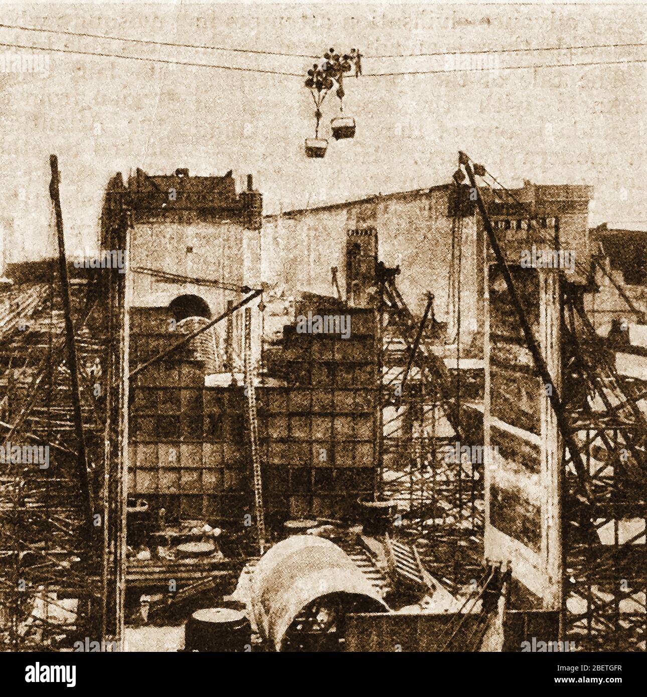 An early printed photograph showing the building of the Panama Canal  - Construction of the Gaton Lock. Stock Photo