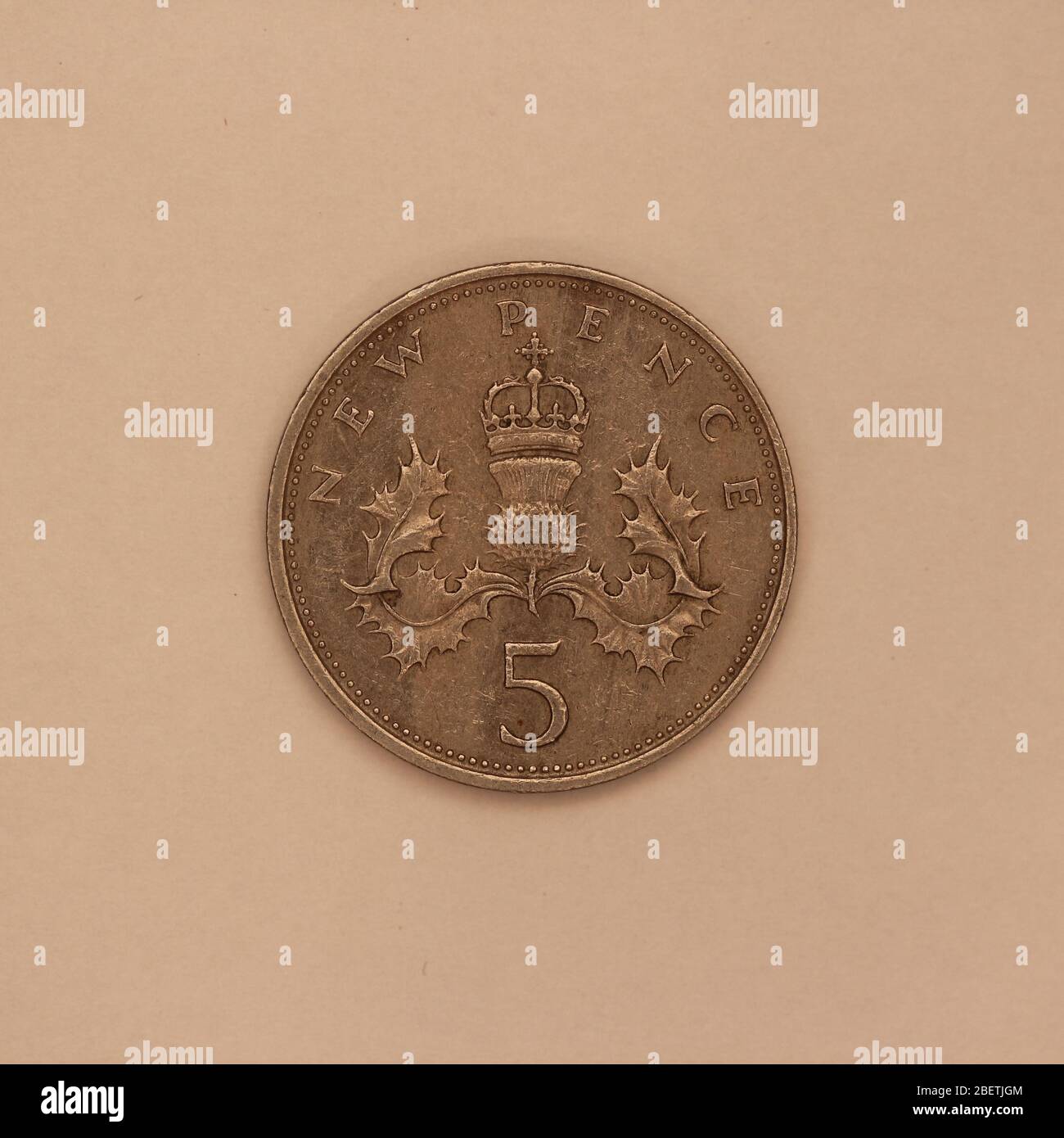 Großaufnahme einer Englischen 5 Pence Münze Stock Photo