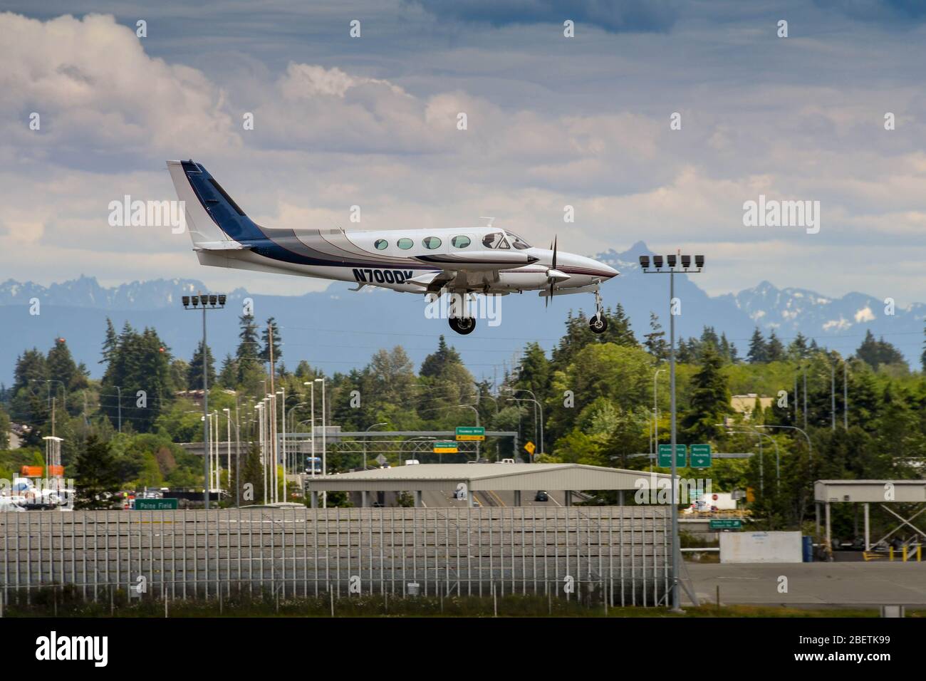 EVERETT, WAS, USA - JUNE 2018: Cessna 340 twin engined light aircraft landing at Everett. Stock Photo