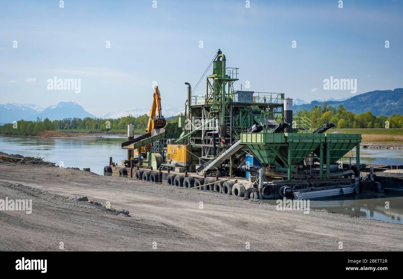 Sandabbau und Abtransport aus dem Rhein im Rheindelta am Bodensee Stock Photo