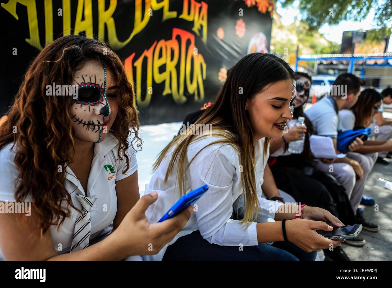 Estudiantes de preparatoria con maquillaje de catrina  en sus rostros, durante  festival  de altares previo al día de muertos llevado a cabo en la plaza Hidalgo en Hermosillo Sonora © Foto: LuisGutierrez/NORTEPHOTO.COM Stock Photo