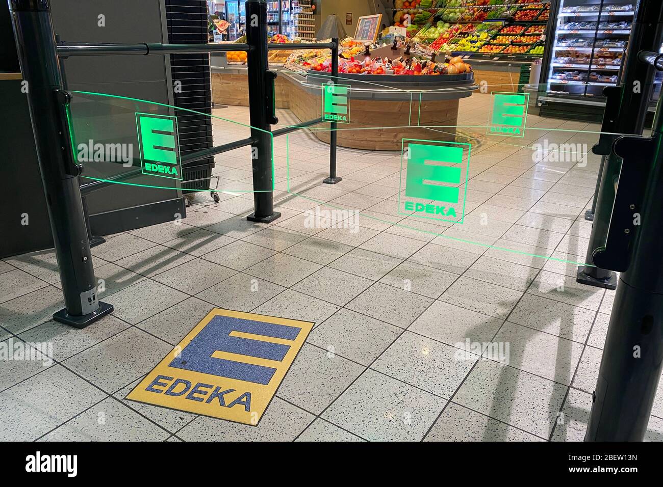 Erding, Deutschland. 15th Apr, 2020. Thematic picture coronavirus