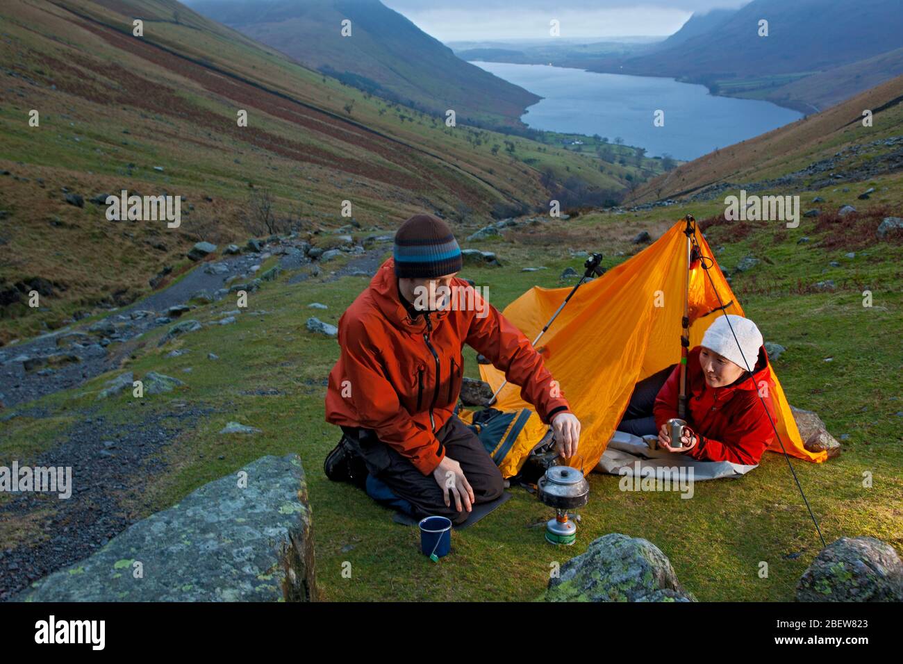 couple camping on the way up to Scafell Pike in the Lake District Stock Photo