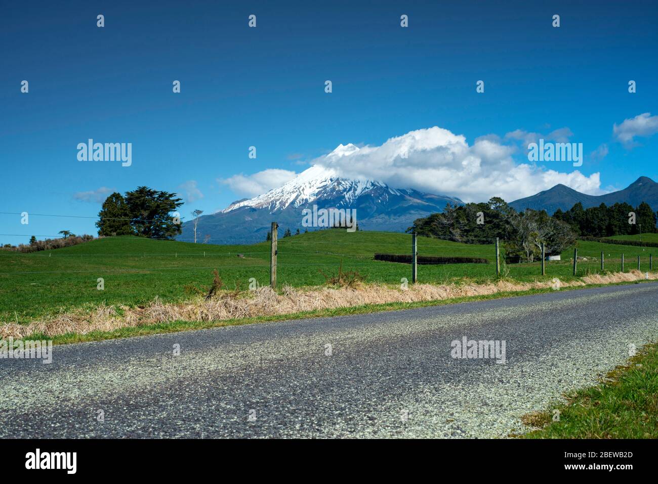 Mount taranaki farm hires stock photography and images Alamy