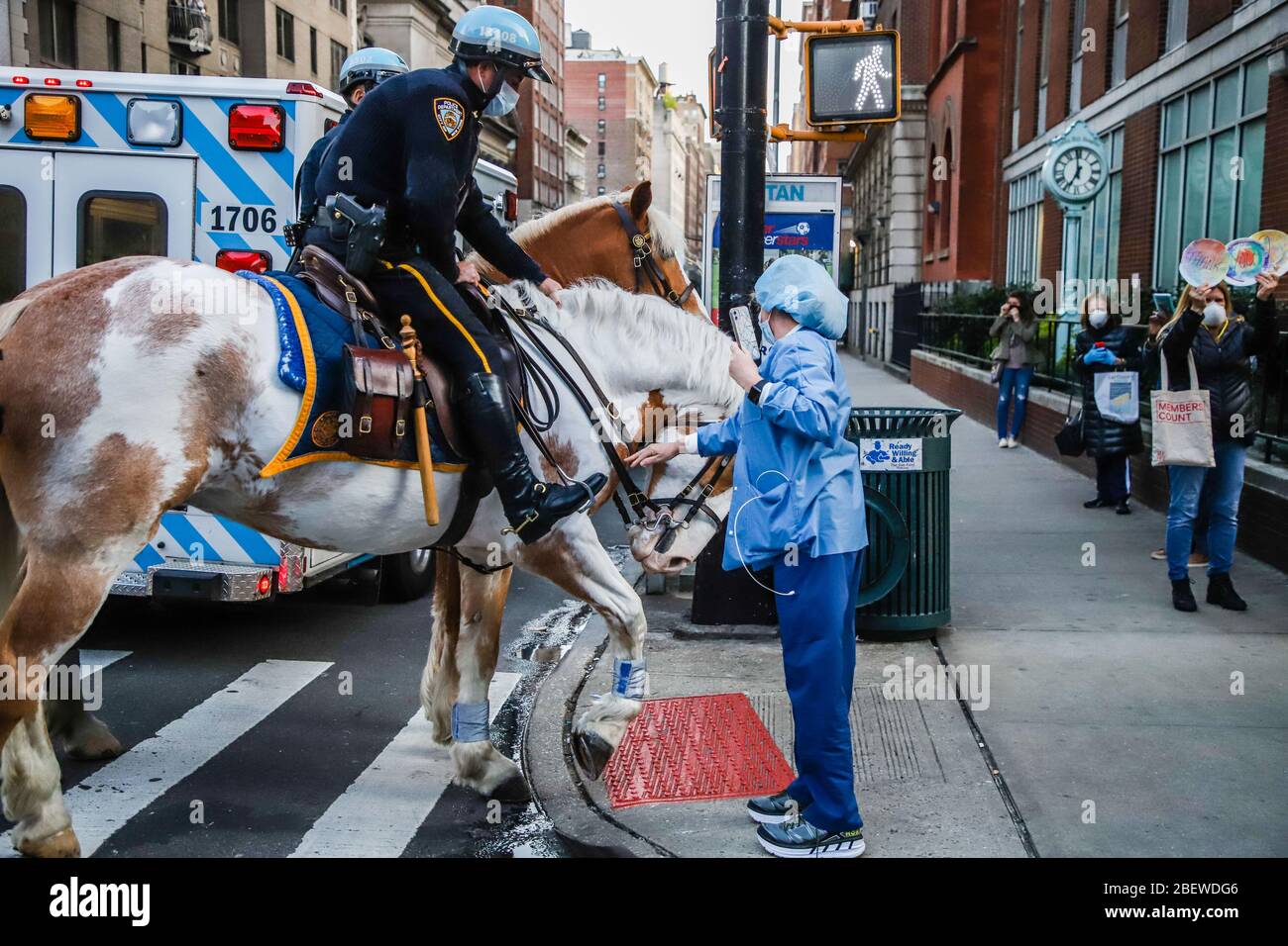 New York, NEW YORK, EUA. 15th Apr, 2020. New York residents and city