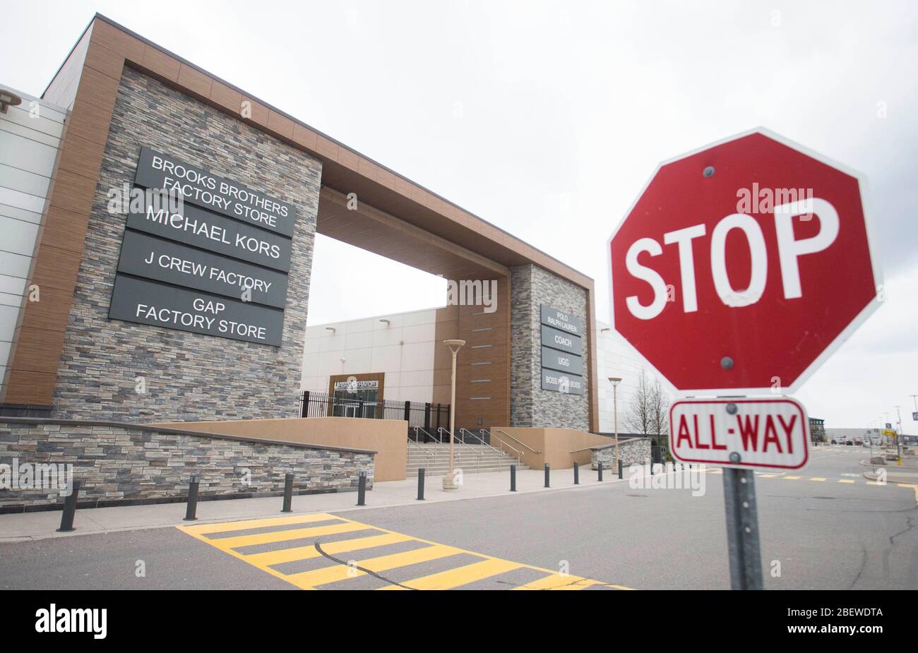 Niagara falls outlet mall hi-res stock photography and images - Alamy