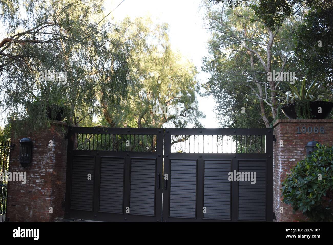 Beverly Hills, California, USA 15th April 2020 A general view of atmosphere of Cielo Drive where Shaton Tate Lived and Mansion Murders took place on 10050 Cielo Drive in Beverly Hills, California, USA. Photo by Barry King/Alamy Stock Photo Stock Photo