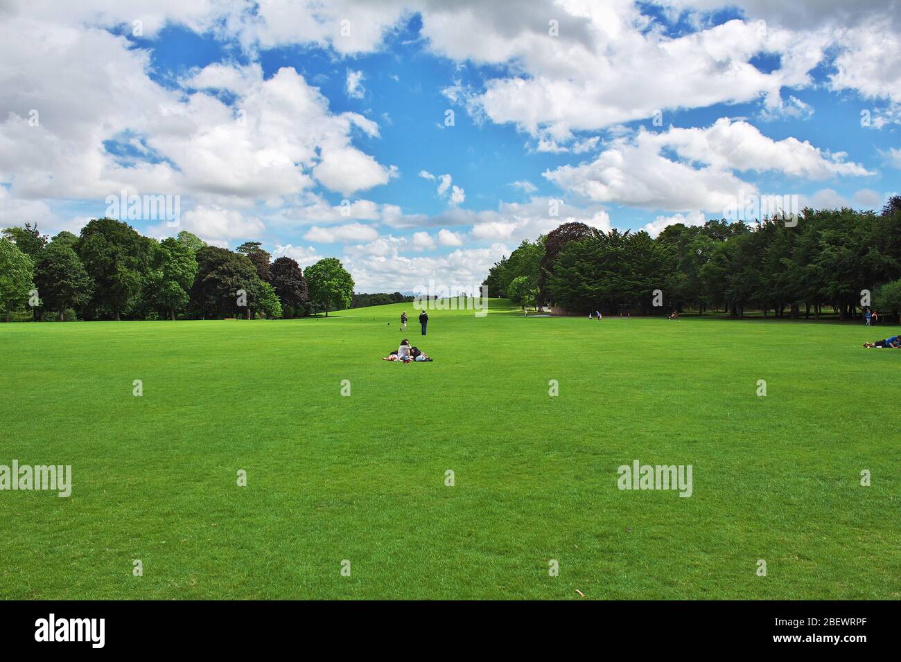 Statue kilkenny castle ireland hi-res stock photography and images - Alamy