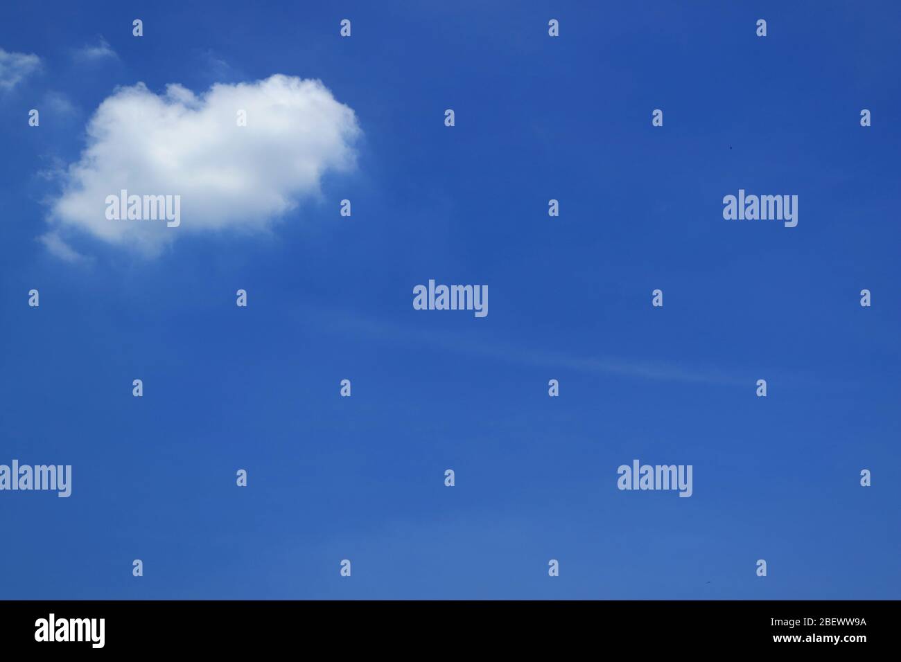 White fluffy cumulus cloud in the sunny blue sky Stock Photo - Alamy