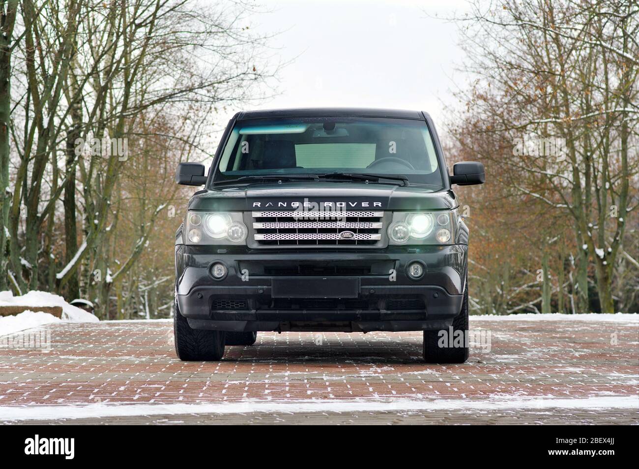 2006 Land Rover Range Rover Supercharged in Black - Gear shifter/center  console Stock Photo - Alamy