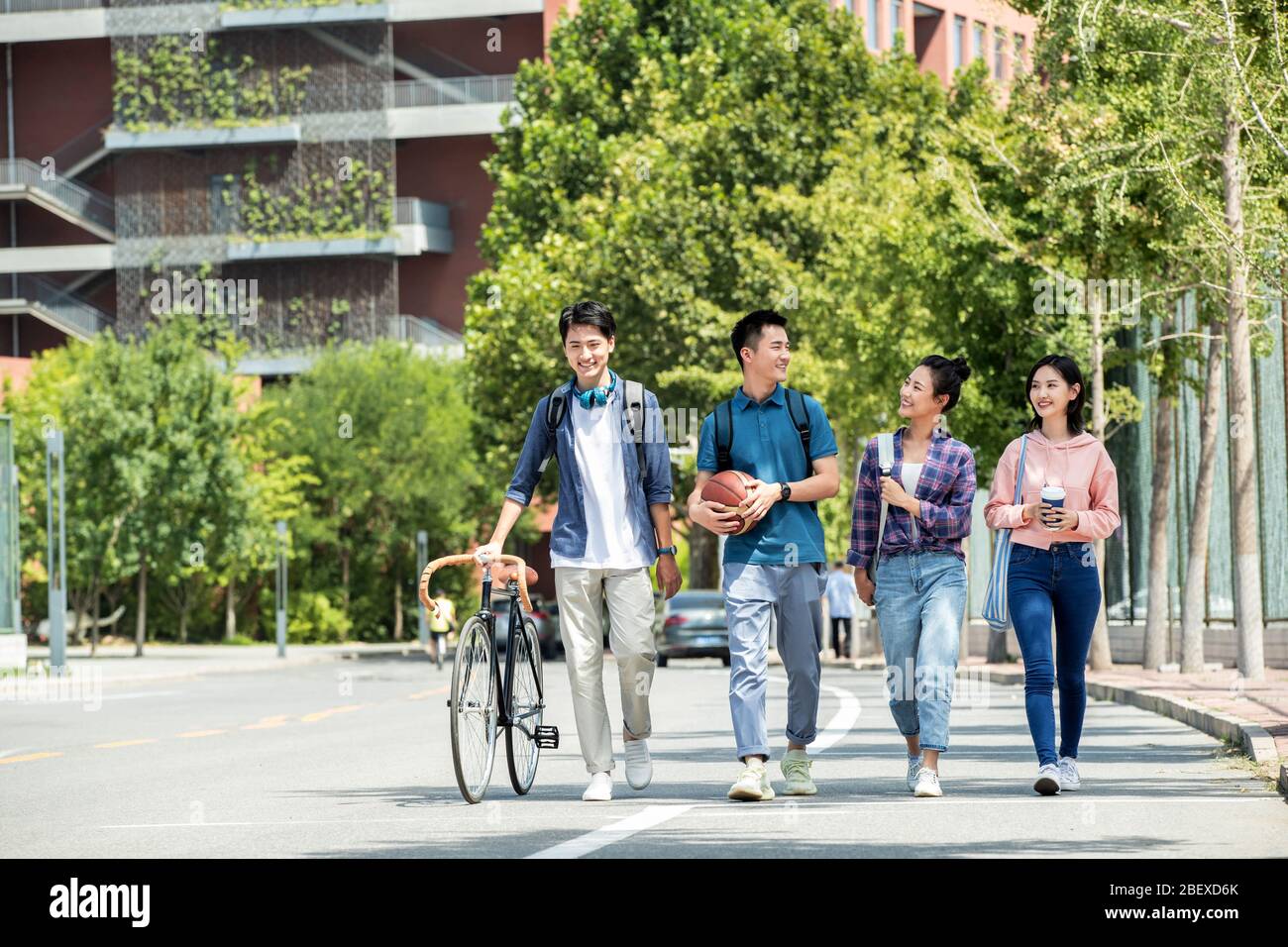 The sun happy college students walking in the campus Stock Photo - Alamy