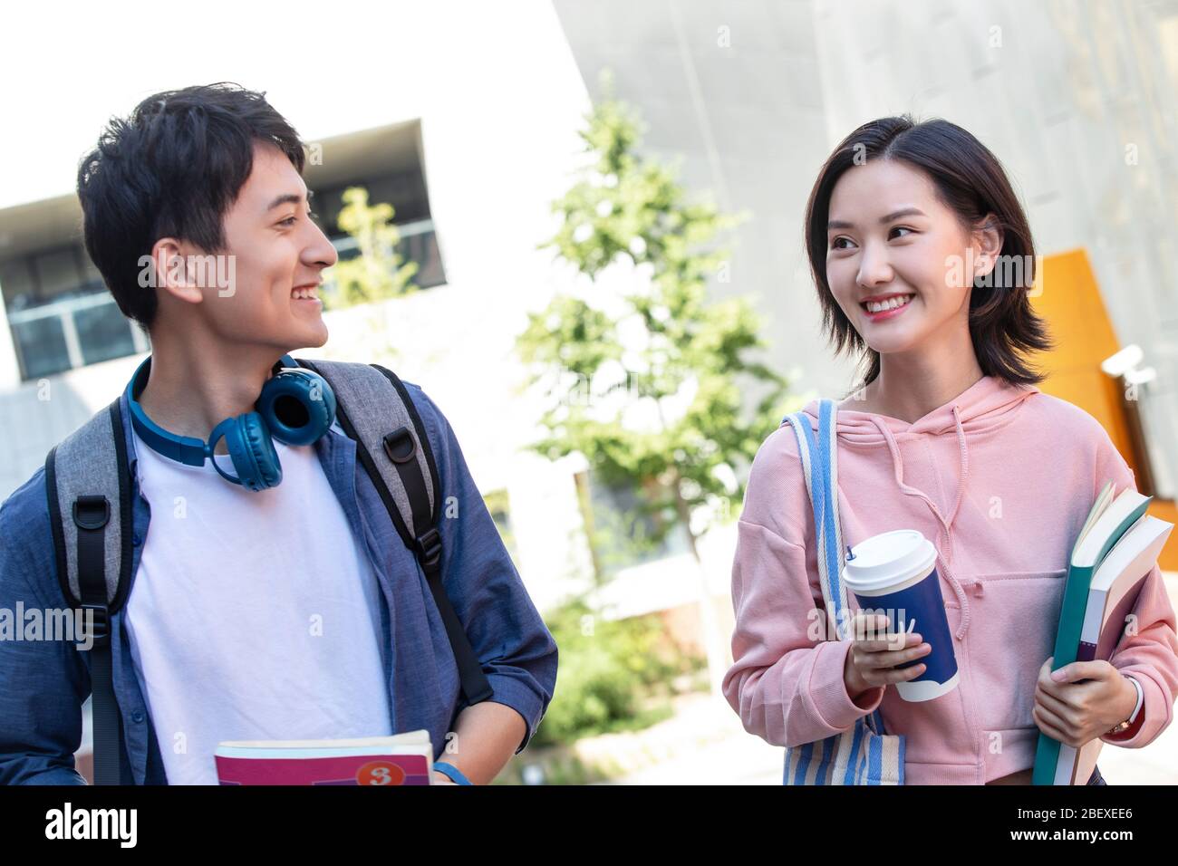 College students on campus Stock Photo - Alamy