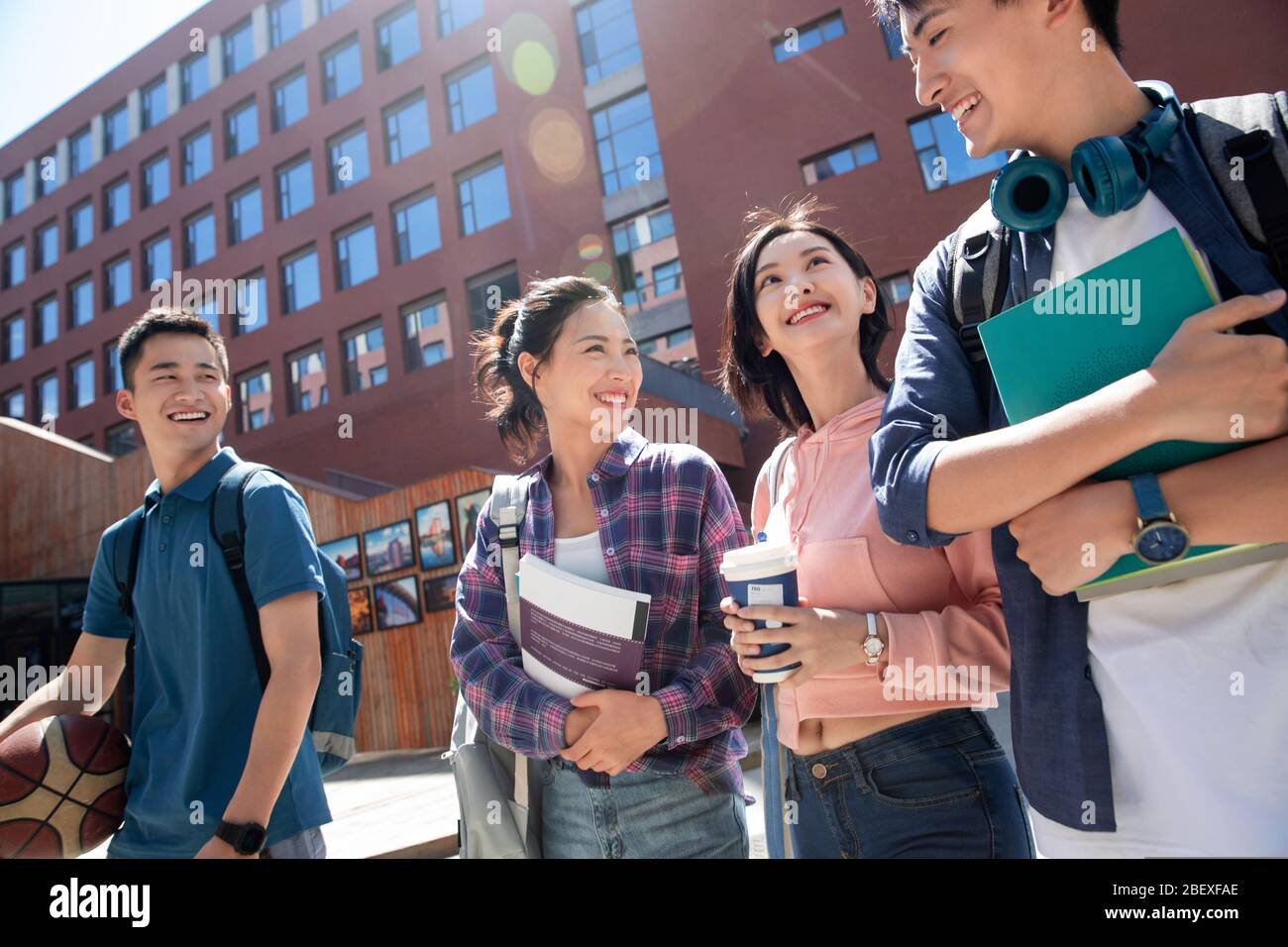 College students on campus Stock Photo - Alamy