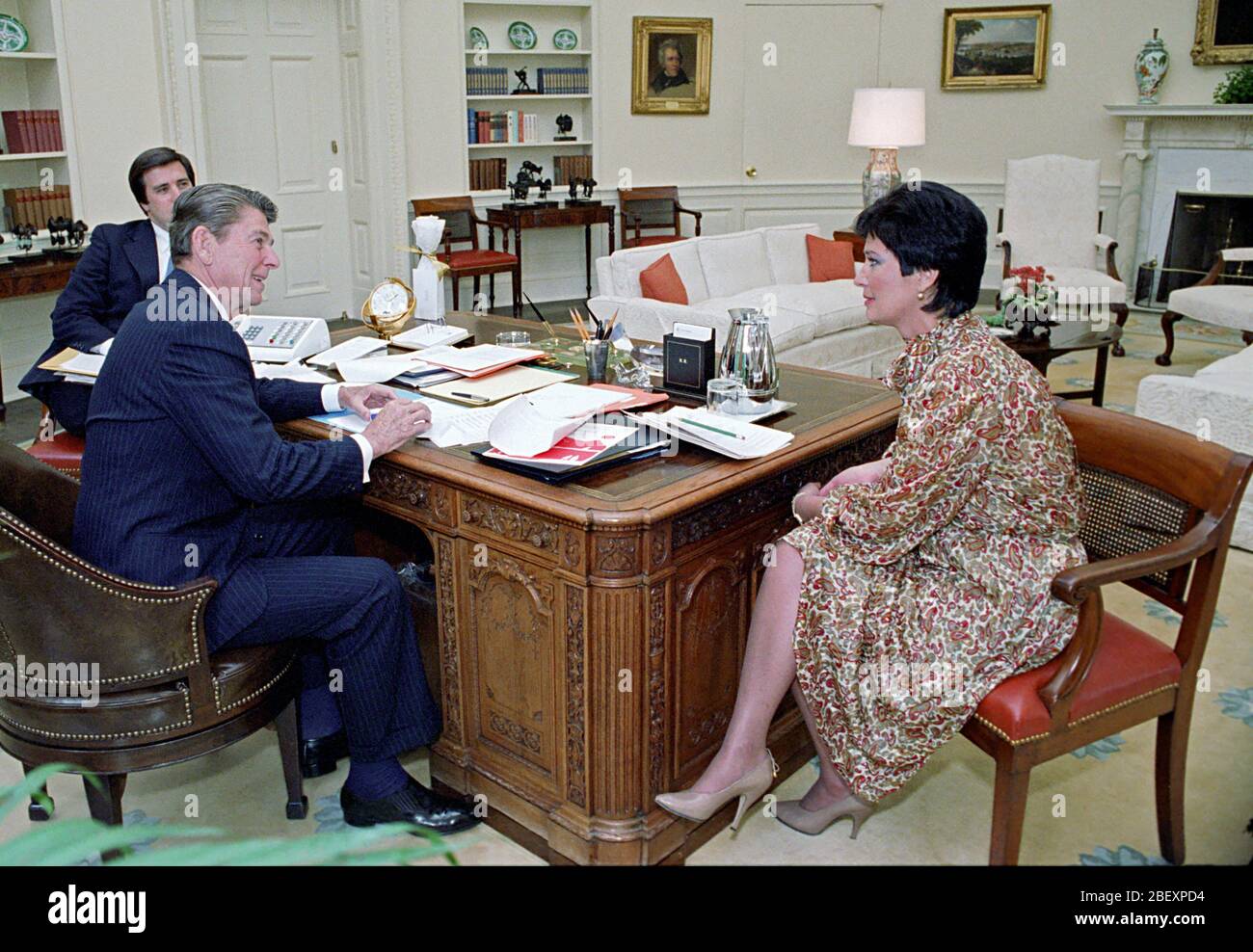 5-20-1982 President Reagan meeting with EPA administrator Anne Gorsuch with Craig Fuller in oval office Stock Photo