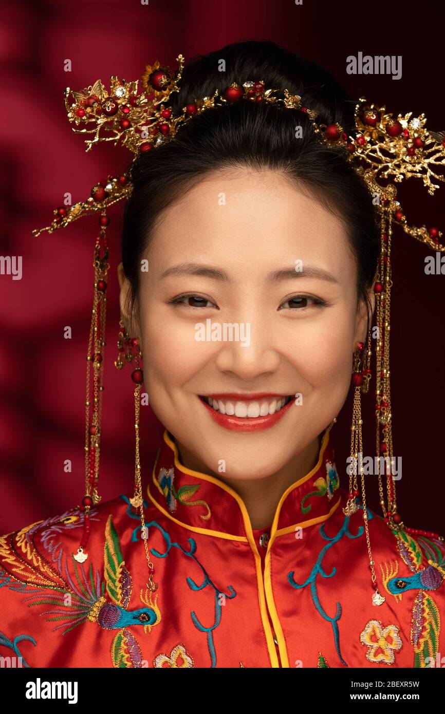 The beautiful Chinese bride makeup face features Stock Photo