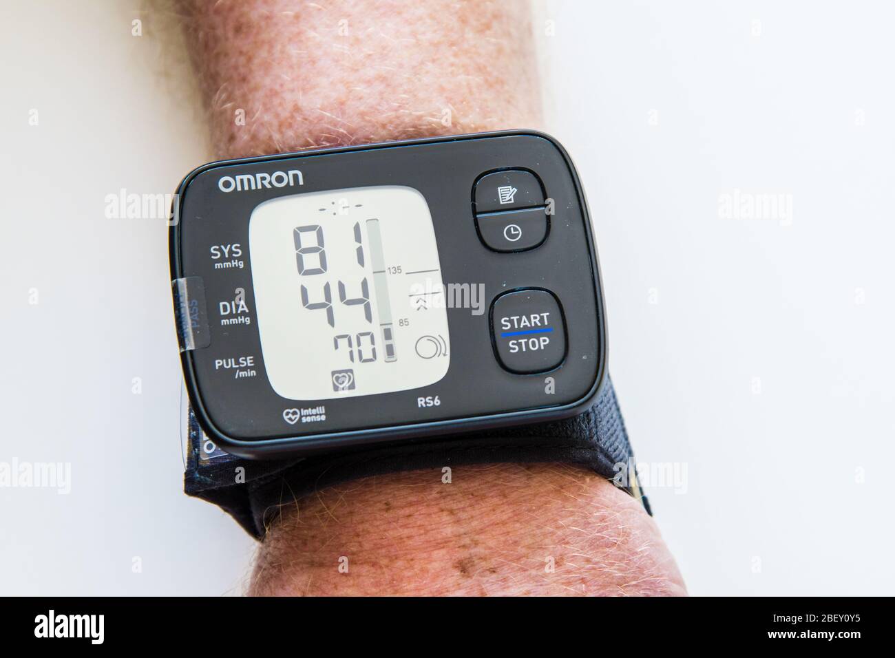 Blood pressure monitor uk hires stock photography and images Alamy