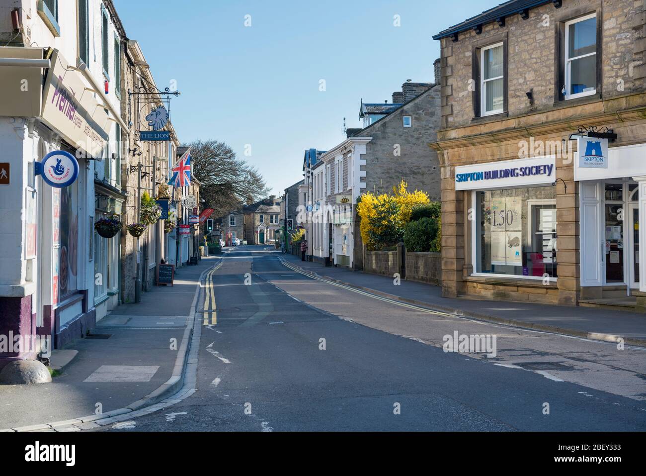 Shops, a pub and building society on Duke Street in the centre of the small Yorkshire Dales town of Settle Stock Photo