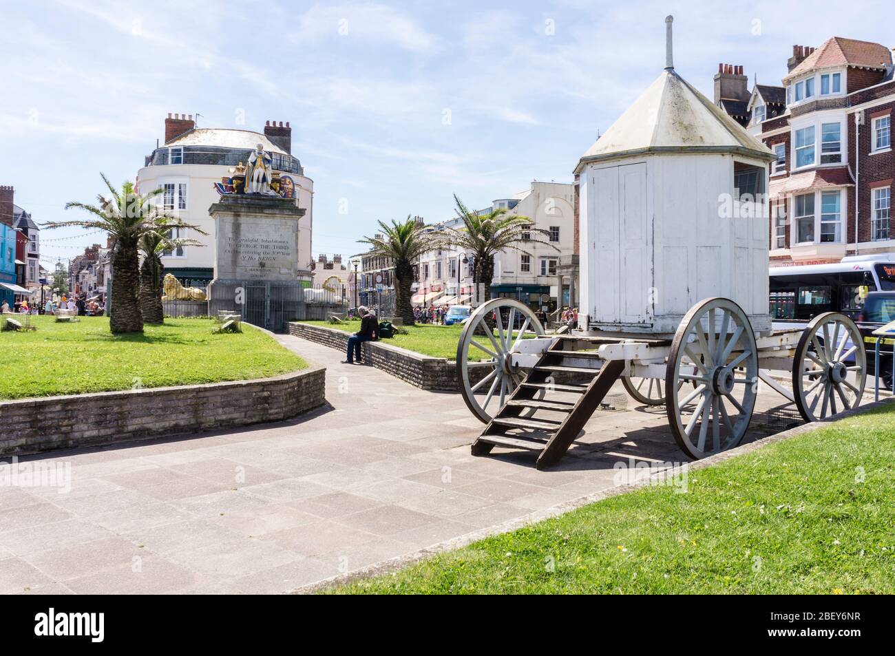 King George III bathing machine replica and statue, Weymouth, Dorset, England, GB, UK Stock Photo