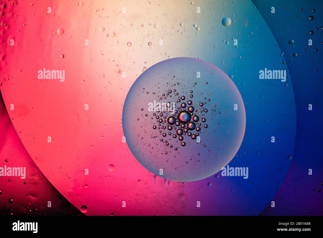 Colourful bubbles oil on water hi-res stock photography and images - Alamy
