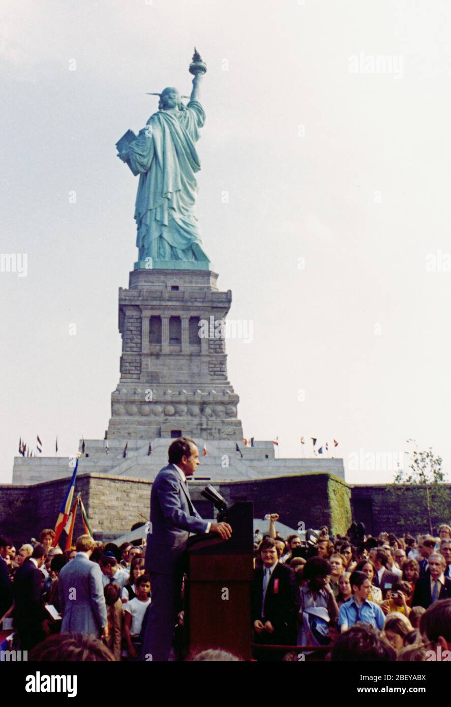 President Richard Nixon Speaking at the Liberty Island American Immigration Museum Dedication 9 26 1972 Stock Photo