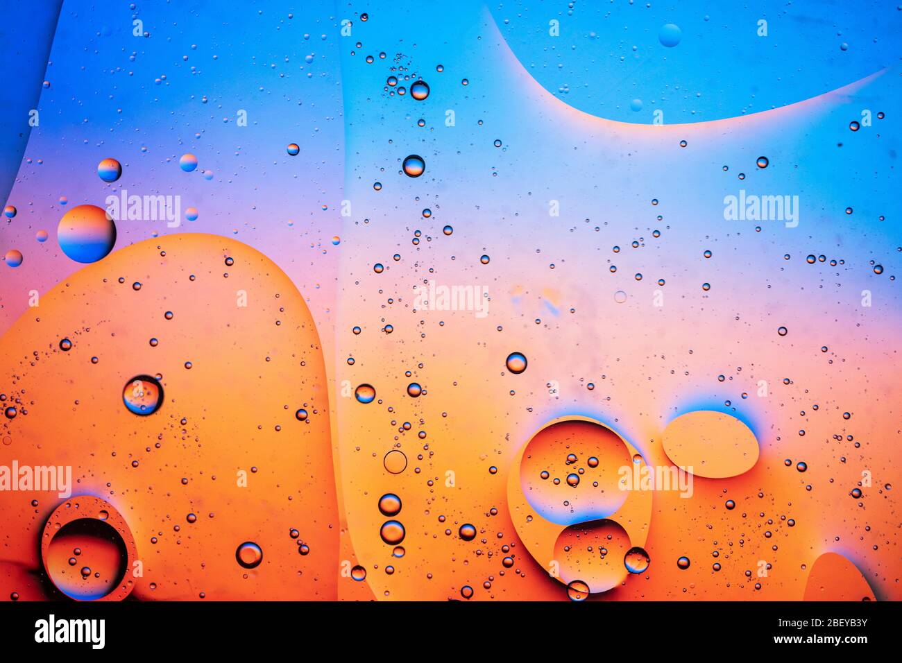 Colourful bubbles oil on water hi-res stock photography and images - Alamy