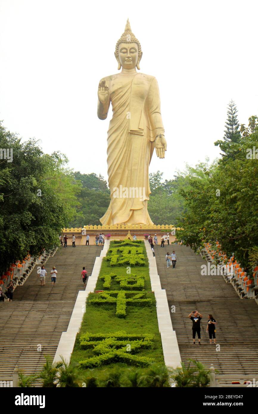 Yunnan, China. 16th Apr, 2020. Yunnan xishuangbanna dai autonomous prefecture, meng however jinzhou.would is the royal temple in ancient dai dynasty ''scene floating buddhist temple'' site restoration and reconstruction of south-east Asia's biggest southern Buddhism temple, Buddha sakyamuni's life and the buddhist temple activities as the main line, cleverly integrated into the landscape and architecture group, fully demonstrate the history of the southern Buddhism and the traditional culture, national key cultural relics protection units, and tourists t Credit: ZUMA Press, Inc./Alamy Live New Stock Photo