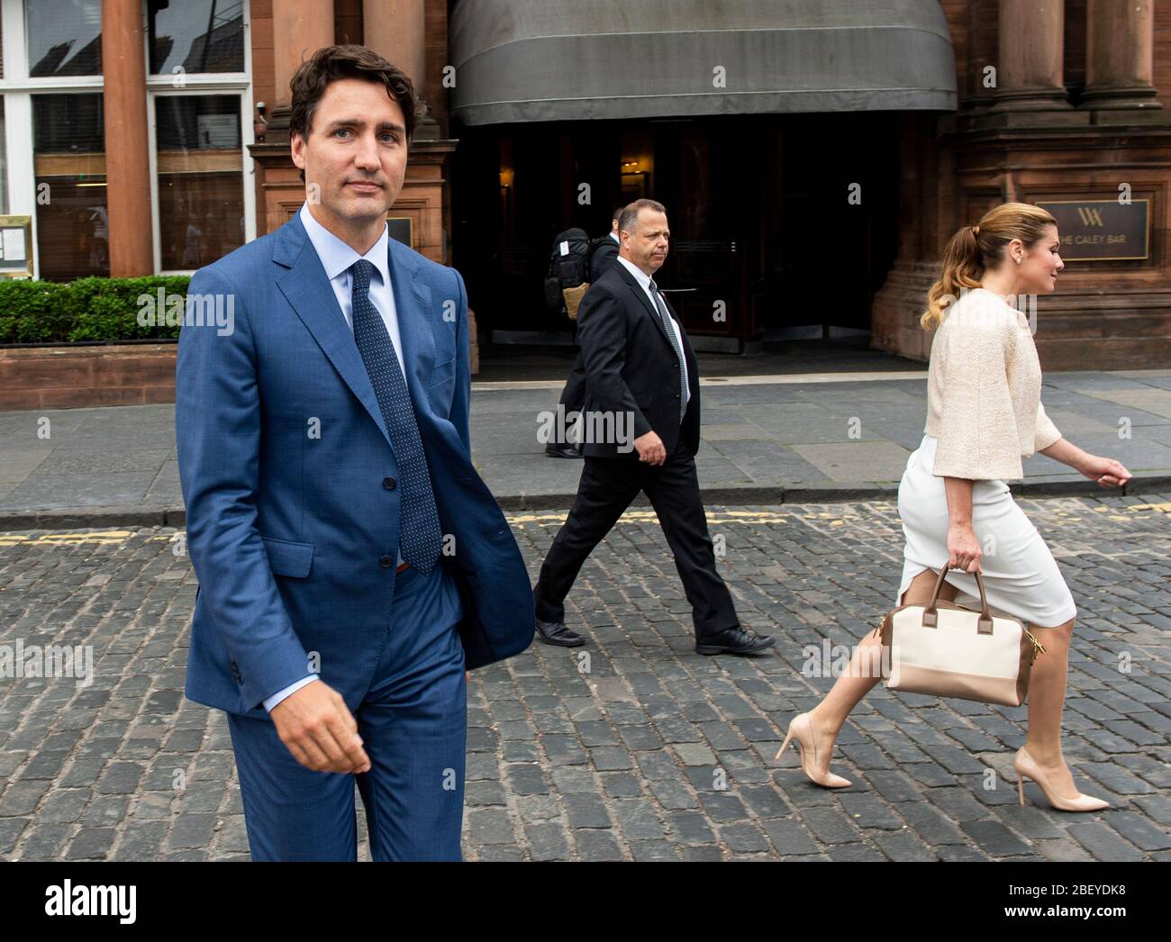 Edinburgh, Midlothian, Scotland, UK Canadian Prime Minister, Justin Trudeau, leaves EdinburghÕs Waldorf Astoria with his wife, Sophie Grgoire. Stock Photo