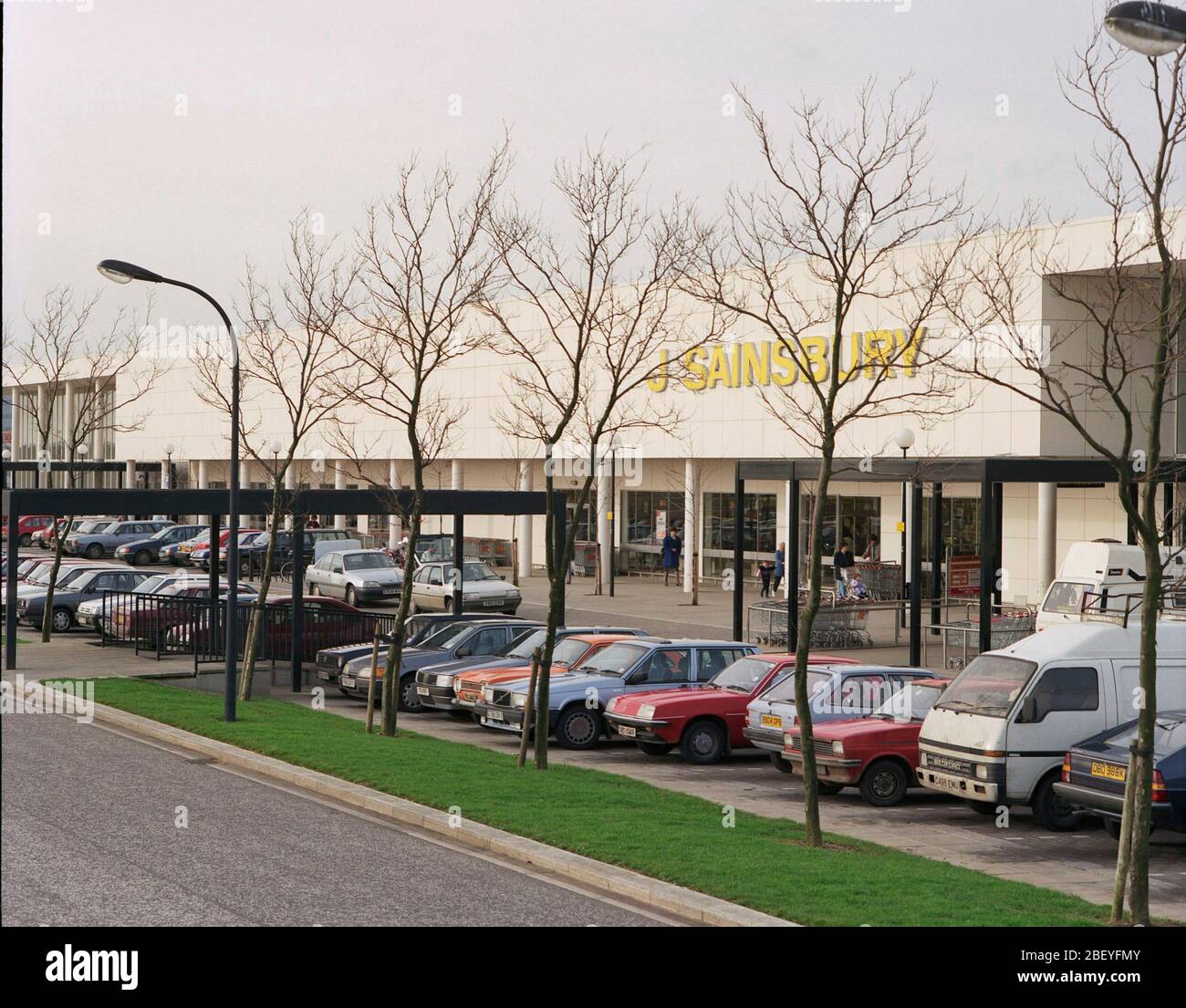 Uk shopping centre 1990 hires stock photography and images Alamy