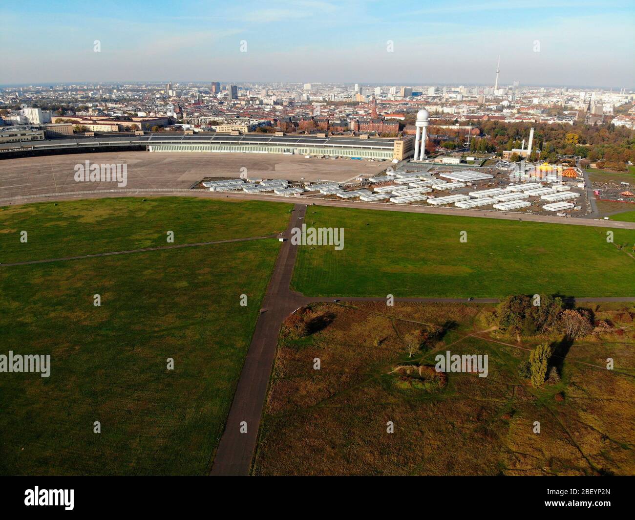 Luftbild: Flughafen Tempelhof, Tempelhofer Feld, Berlin (nur fuer redaktionelle Verwendung. Keine Werbung. Referenzdatenbank: http://www.360-berlin.de Stock Photo