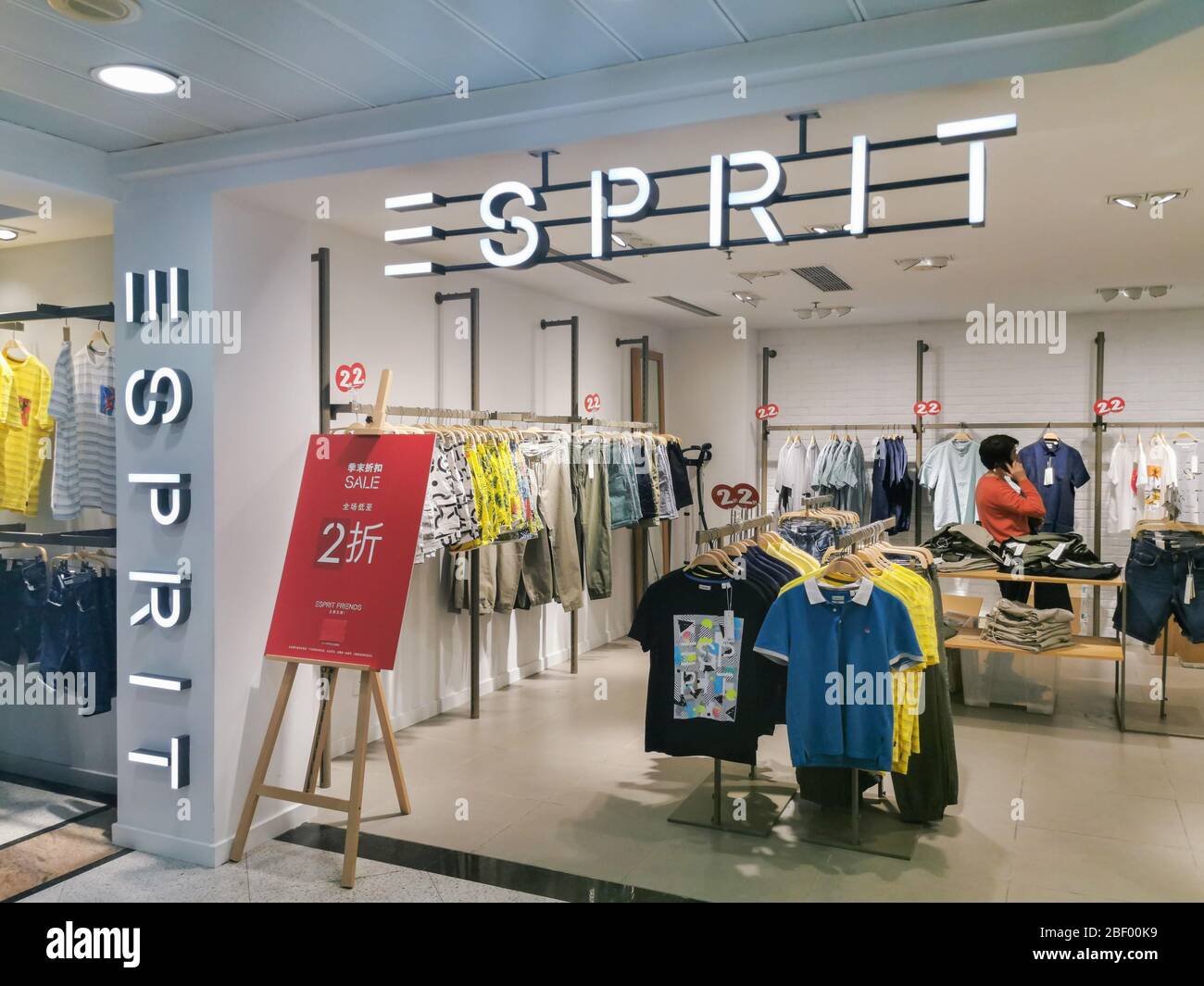 Shanghai, Shanghai, China. 16th Apr, 2020. Shanghai, CHINA-On April 16,  2020, the Esprit store located in the shopping plaza of nanjing east road  pedestrian street, Shanghai, sold all the clothes at a