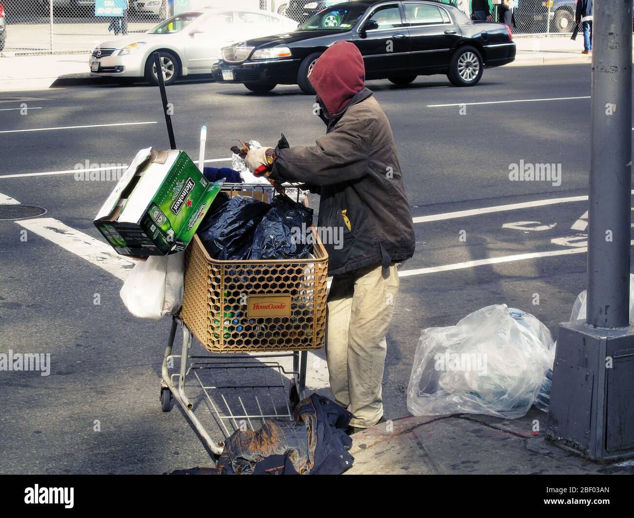 Homeless man in the streets of New York City Stock Photo - Alamy
