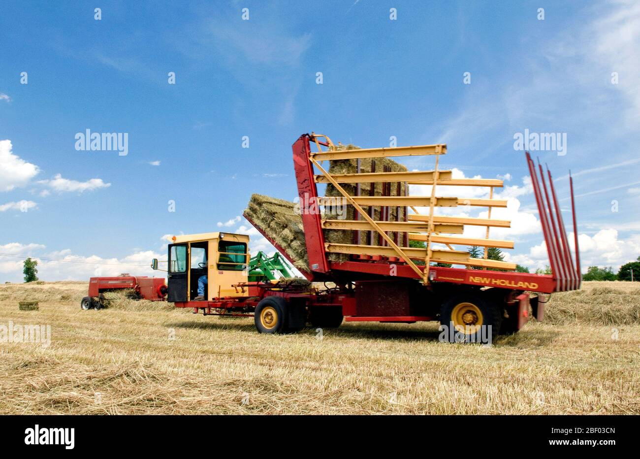 New holland bale wagon hi-res stock photography and images - Alamy