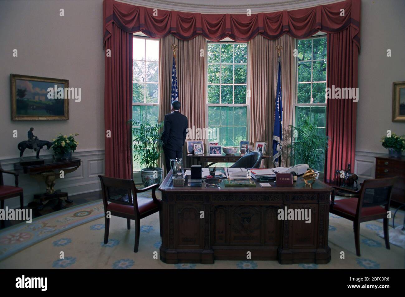 7/24/1984 President Reagan alone in the Oval Office Stock Photo