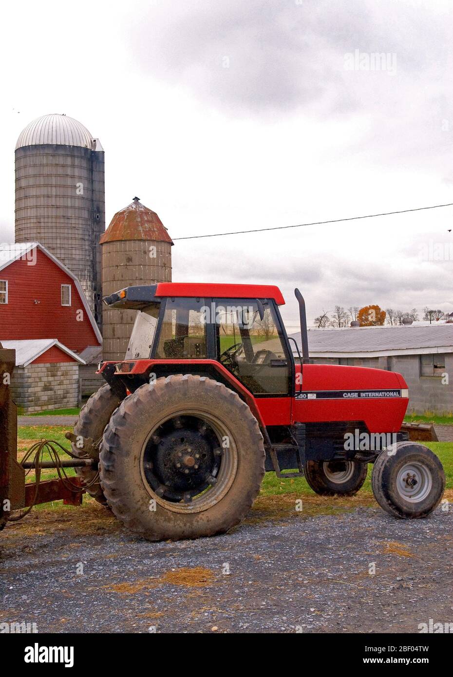 Tractor parked in barn hi-res stock photography and images - Alamy