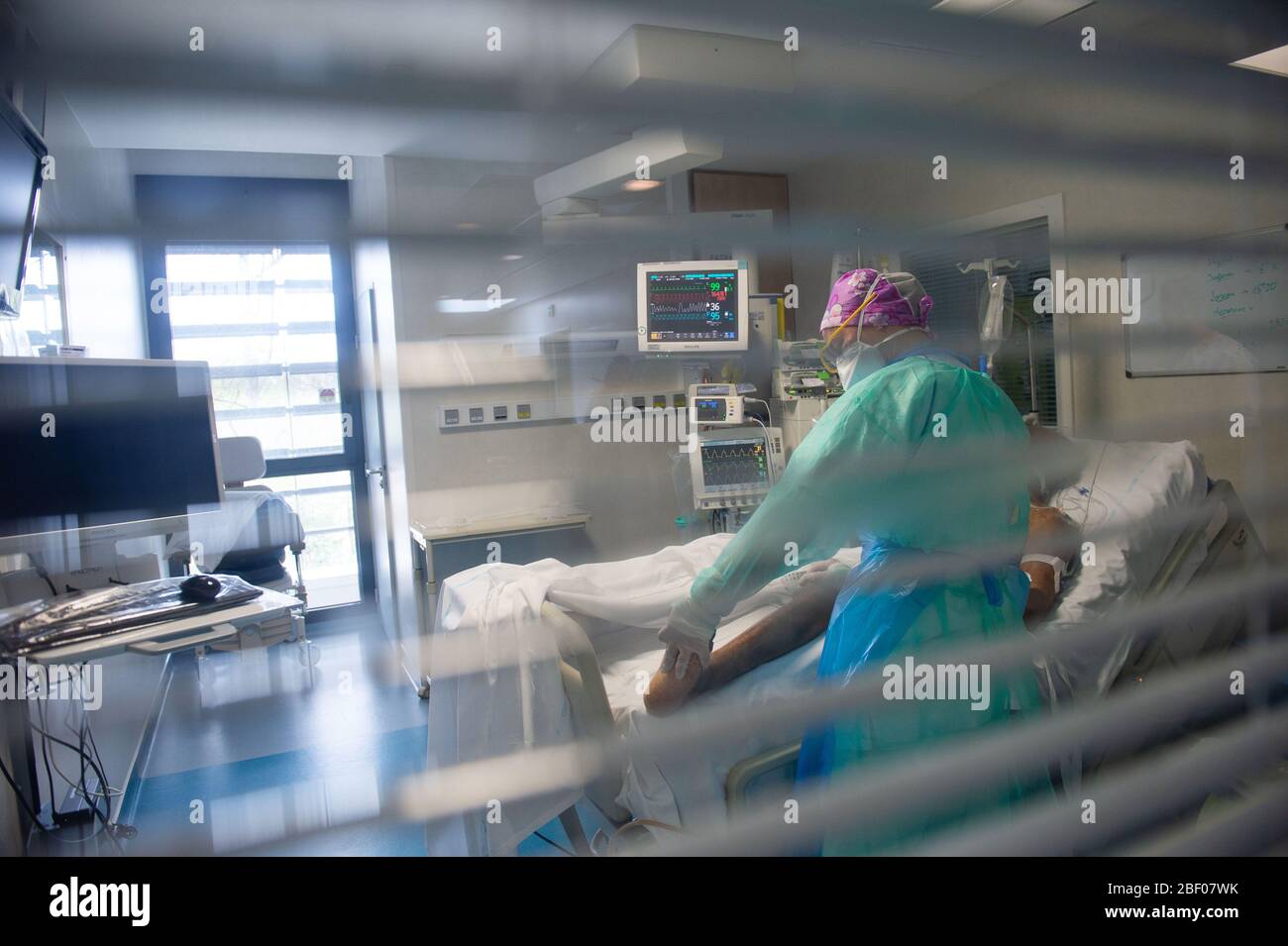 Hospital in La Roche-sur-Yon (western France) on April 6, 2020: medical staff in the ICU taking care of patients affected by Covid19. Restriction: cor Stock Photo