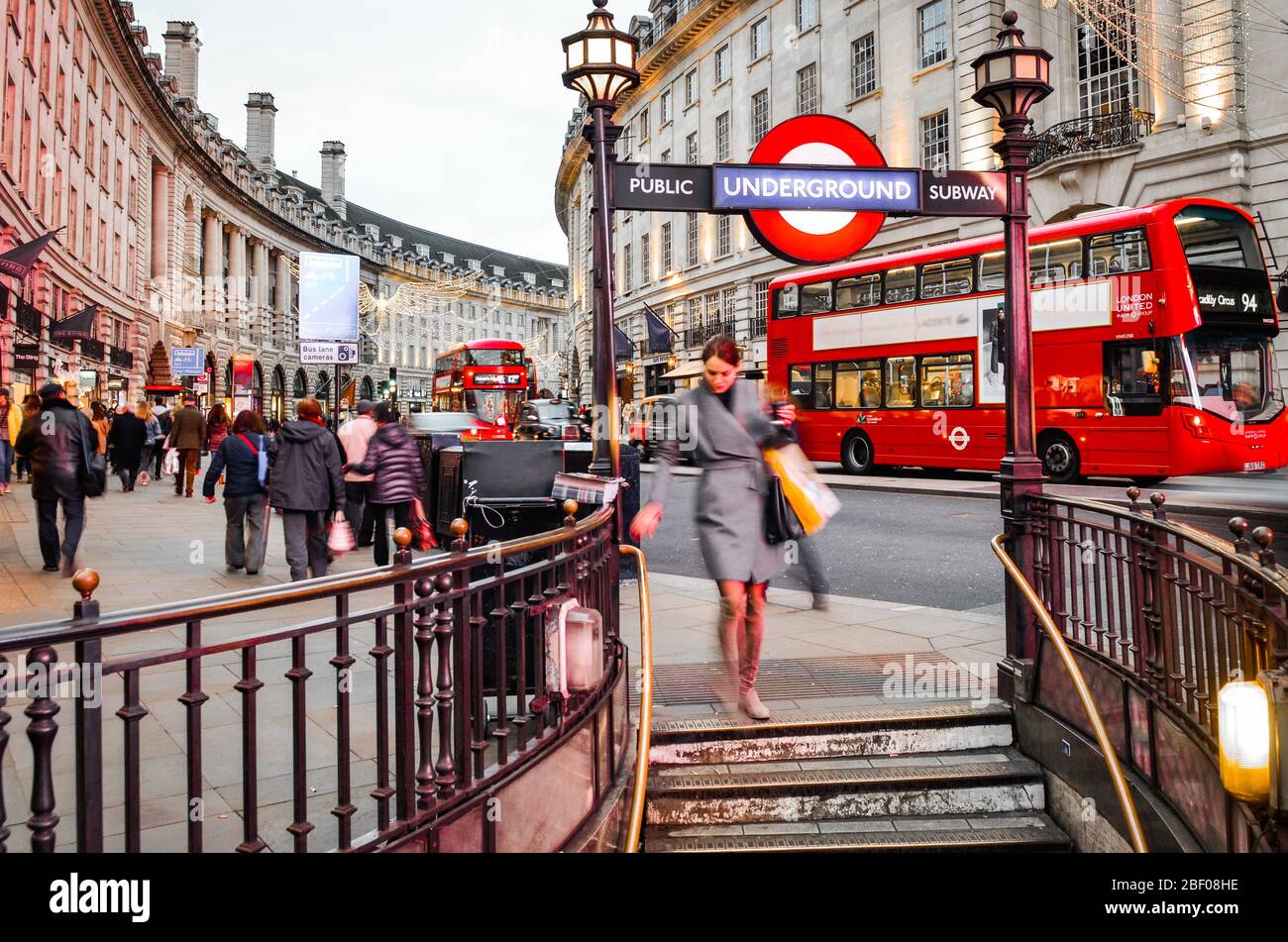 Famous london shopping street hi-res stock photography and images - Alamy