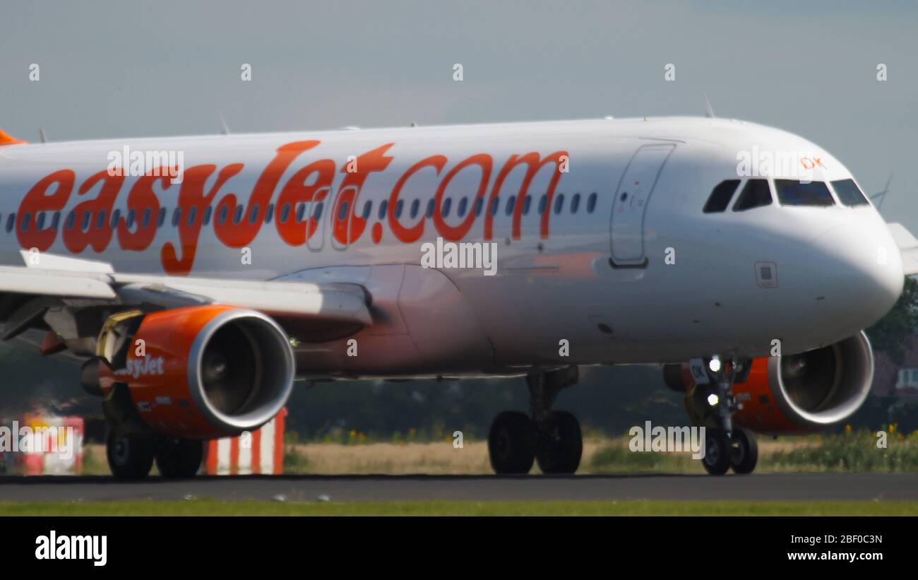 EasyJet Airbus A320 landing Stock Photo