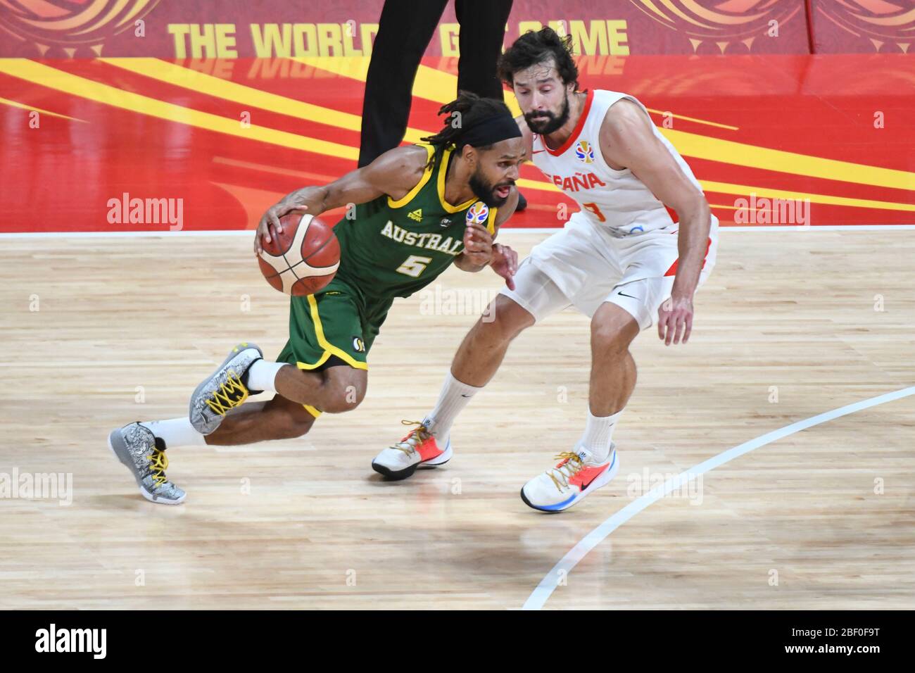 Patty Mills (Australia) vs. Sergio Llull (Spain). FIBA Basketball World Cup China 2019, Semifinals Stock Photo
