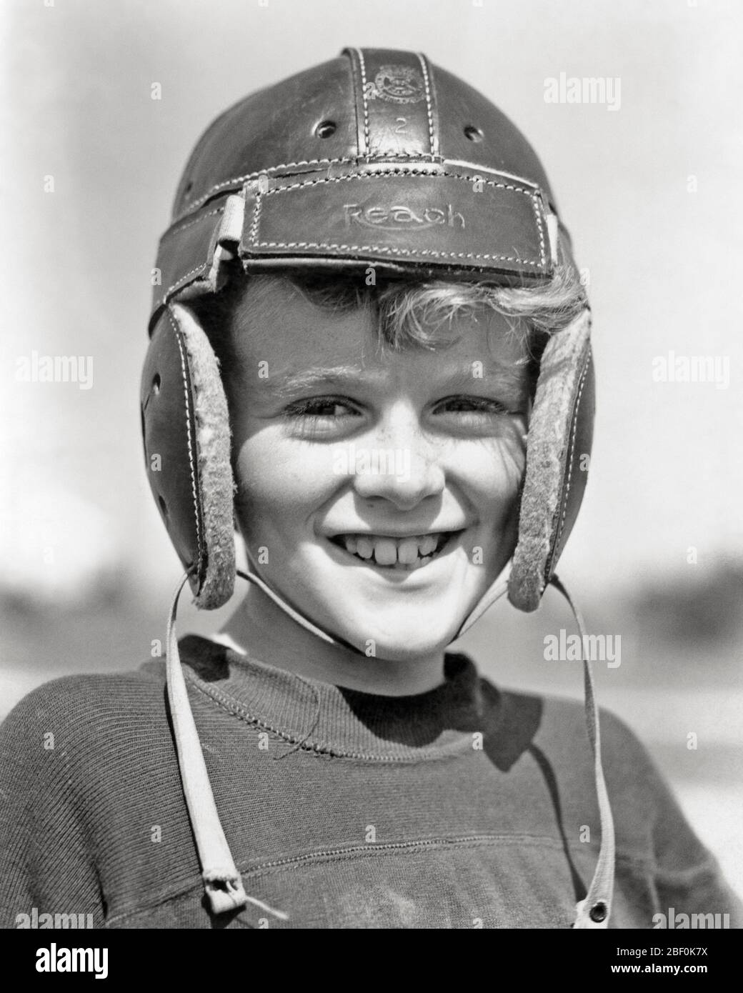 1930s SMILING BOY WEARING LEATHER FOOTBALL HELMET LOOKING AT CAMERA - b1567  HAR001 HARS FOOTBALLS GROWTH JUVENILES AMERICAN FOOTBALL BLACK AND WHITE  CAUCASIAN ETHNICITY HAR001 OLD FASHIONED Stock Photo - Alamy