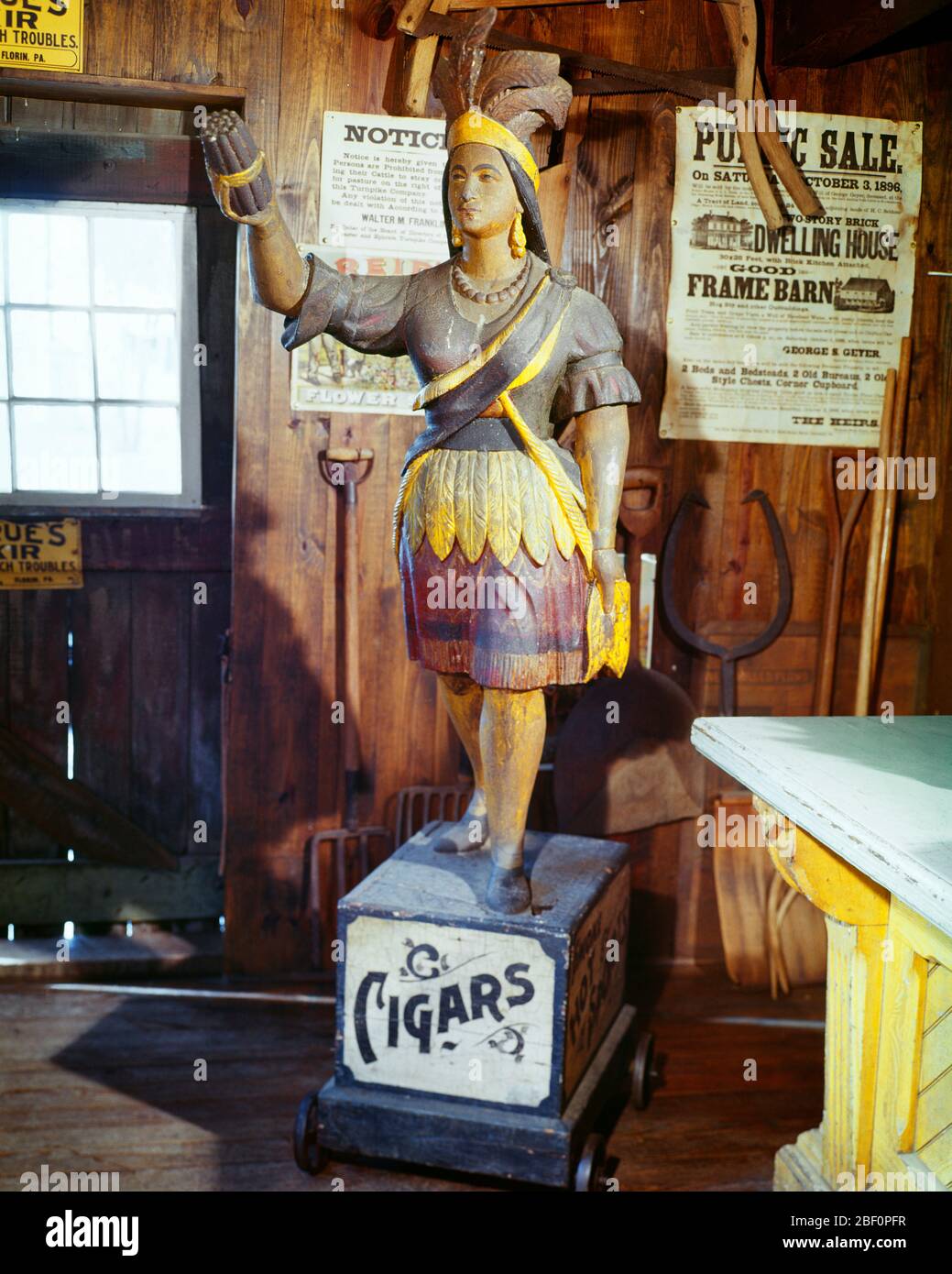 1960s ANTIQUE PAINTED CARVED WOODEN CIGAR STORE NATIVE AMERICAN INDIAN