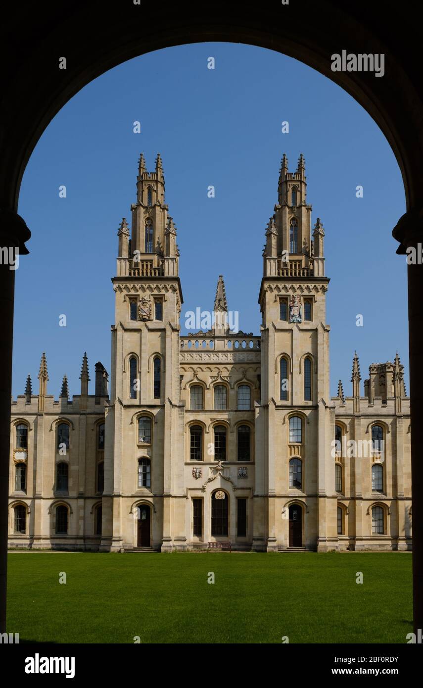 Oxford University, All Souls College. View from Radcliffe Square to the west Stock Photo