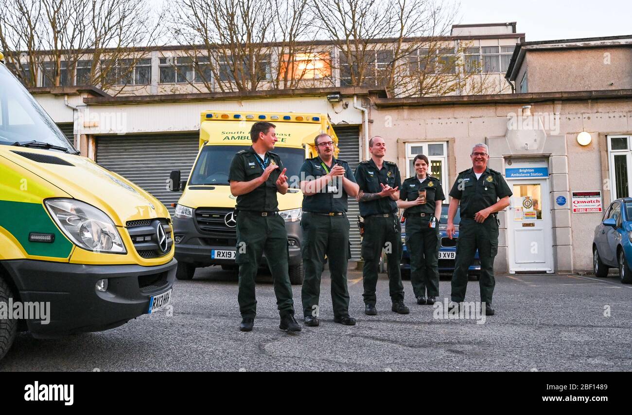 Ambulance staff hi-res stock photography and images - Alamy